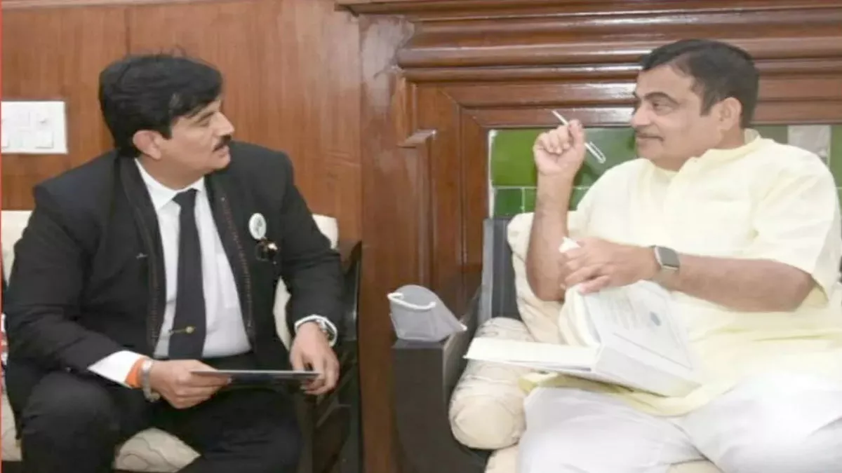 Dr. Jitendra Joshi with Mr. Nitin Gadkari